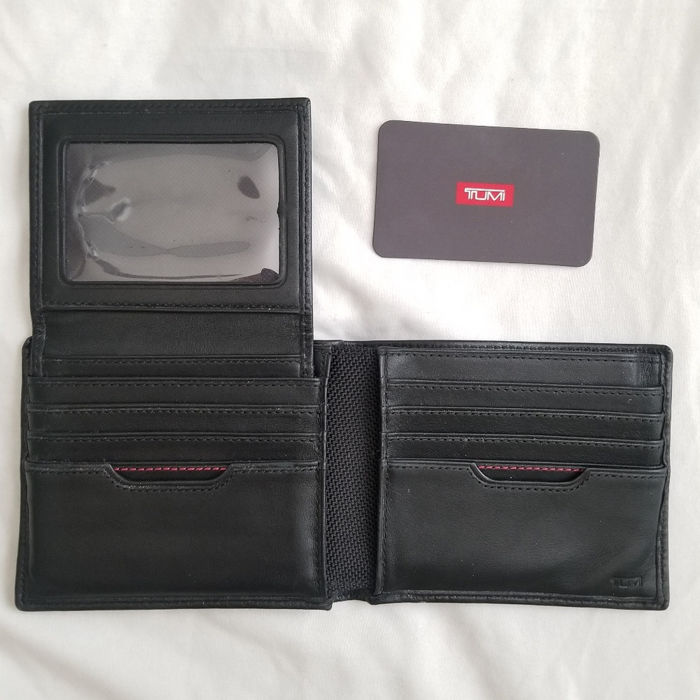 TUMI Mens Leather Wallet w/ Removable Passcase